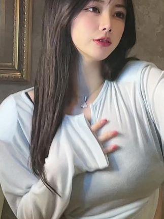 微博奶团奶团微密圈作品颜值身材完美结合，抖音保护小团引发追捧狂潮