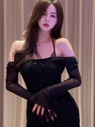 微博奶团奶团微密圈作品颜值身材完美结合，抖音保护小团引发追捧狂潮