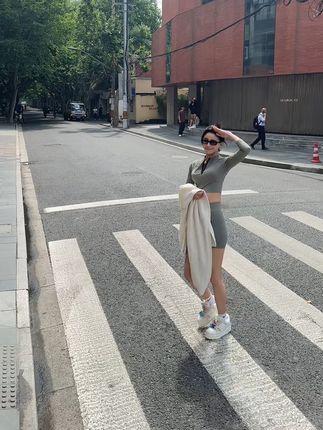 李嘉欣798真的退网了吗?网红女神的突然离去引发热议 李嘉欣798真的退网了吗?网红女神的突然离去引发热议