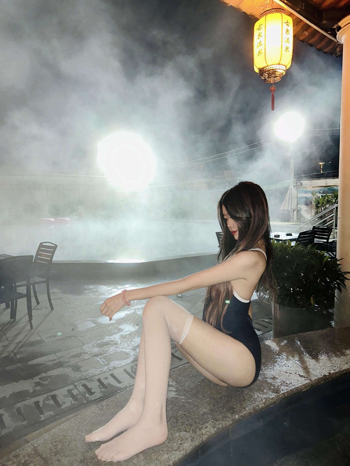 可爱嘉的秘密weme微密圈照片赏析，书香与时尚的完美融合