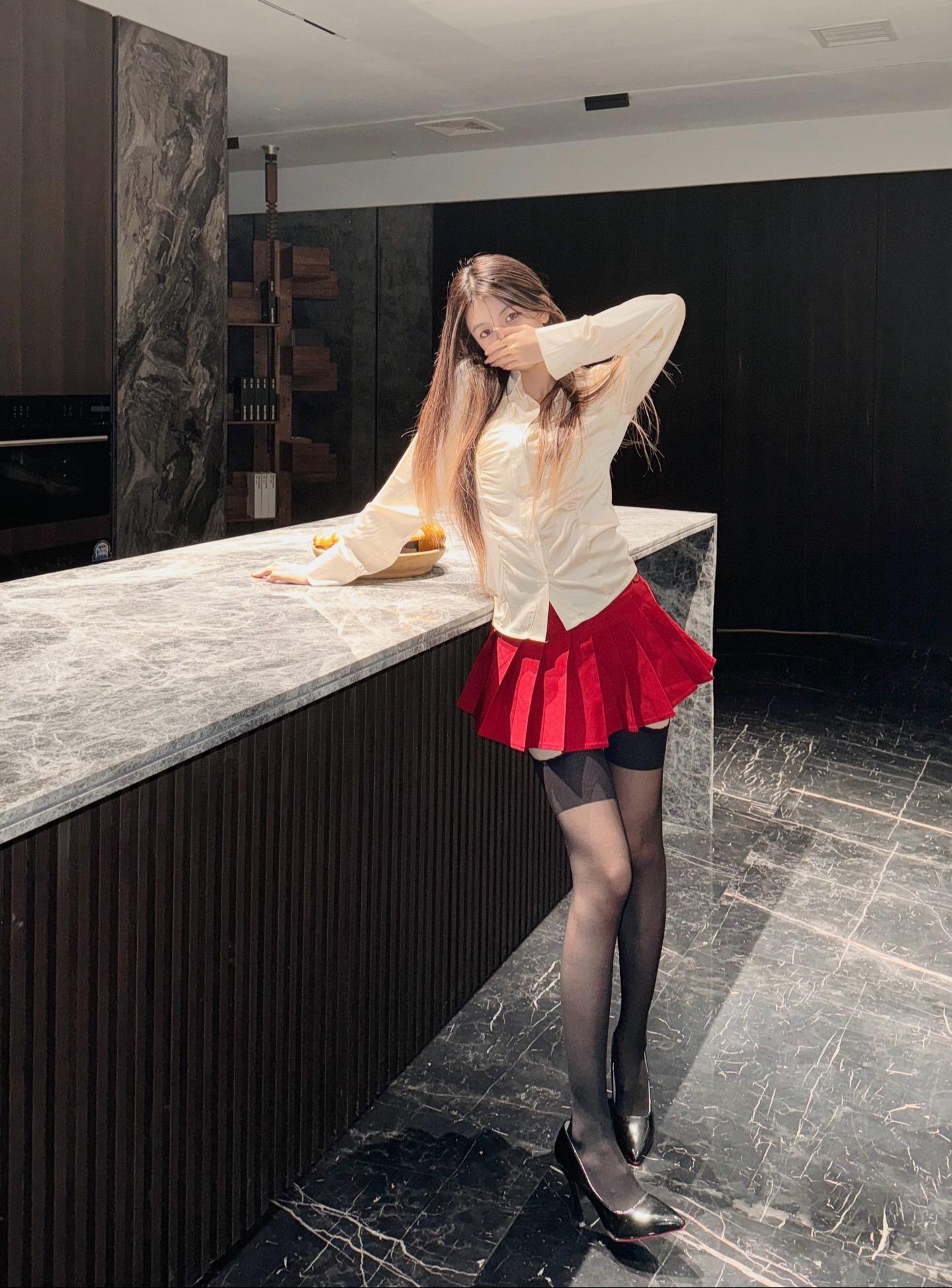 可爱嘉的秘密weme微密圈照片赏析，书香与时尚的完美融合