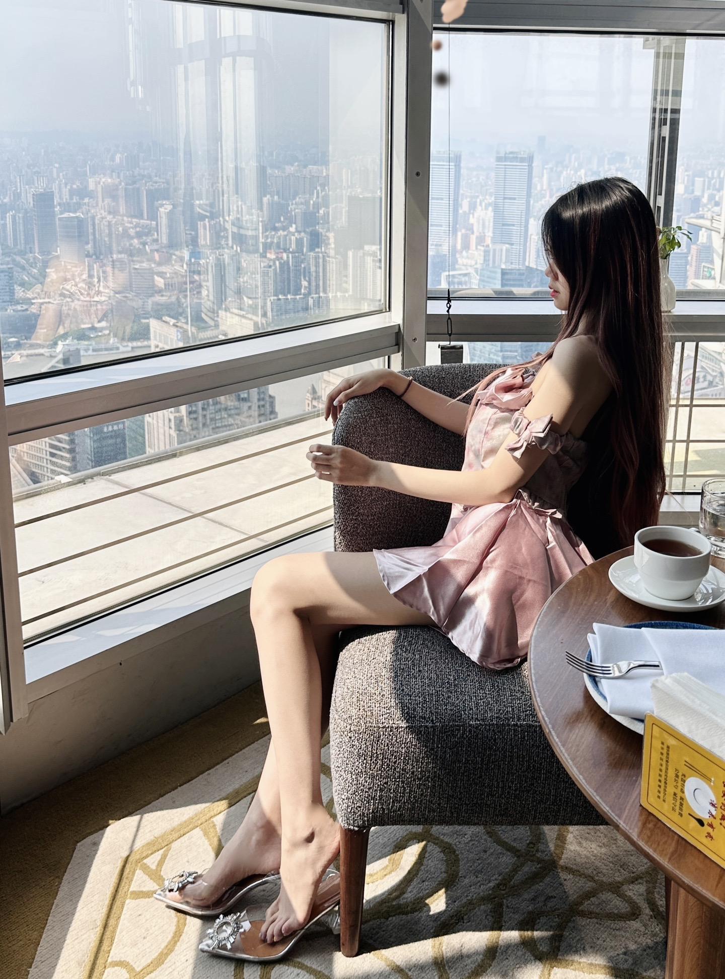 可爱嘉的秘密weme微密圈照片赏析，书香与时尚的完美融合