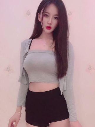 夏天的小雪原版视频，重温她的经典视频与成长历程