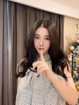 猪小七大摆锤视频引发热议!猪小七的惊险表演回顾 猪小七大摆锤视频引发热议!猪小七的惊险表演回顾