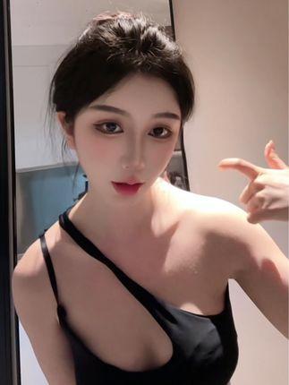 艾拉·isla牛仔裤作品走红，微密圈粉丝们的热议与追捧