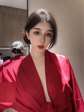 艾拉·isla牛仔裤作品走红，微密圈粉丝们的热议与追捧