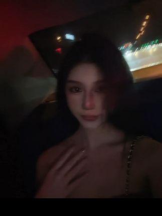 艾拉·isla牛仔裤作品走红，微密圈粉丝们的热议与追捧