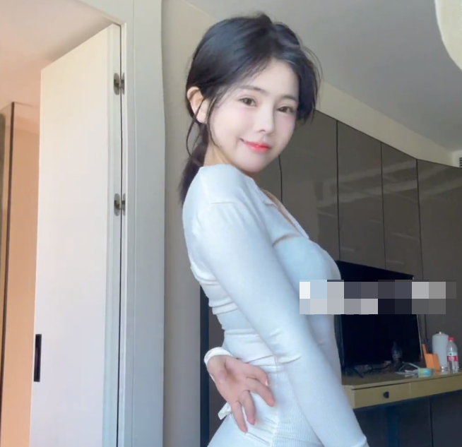 抖音小猫日记小宁hate微密圈的高级感开衫裙作品