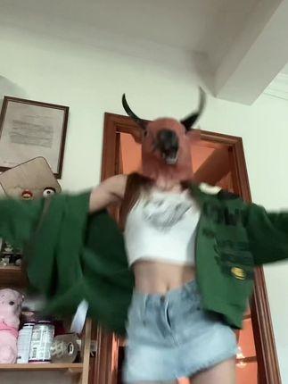 抖音210万粉网红VC(Vickyyyii)深夜直播,什么也没播却火了? 抖音210万粉网红VC(Vickyyyii)深夜直播,什么也没播却火了?