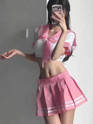 抖音女刺客微密圈黄色战袍作品资源展现，颜值身材穿搭完美结合