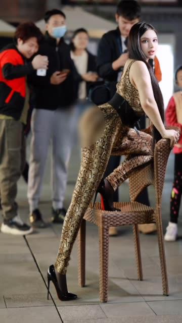 梦露Veronica的个人风格,探究她的时尚品味 梦露Veronica的个人风格,探究她的时尚品味