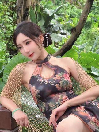 王馨瑶粉色上衣白色包臀裙图片欣赏,时尚穿搭的魅力 王馨瑶粉色上衣白色包臀裙图片欣赏,时尚穿搭的魅力