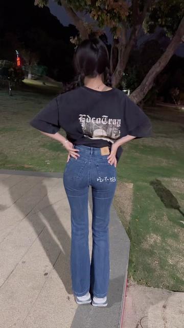 佐佐酱的直播互动吐舌头与翻白眼的啊嘿颜视频揭秘,佐佐酱的独特风格 佐佐酱的直播互动吐舌头与翻白眼的啊嘿颜视频揭秘,佐佐酱的独特风格