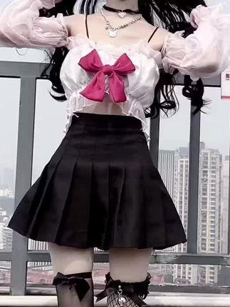 抖音时尚达人雪嘤公主微圈作品征服粉丝，穿搭风格独特