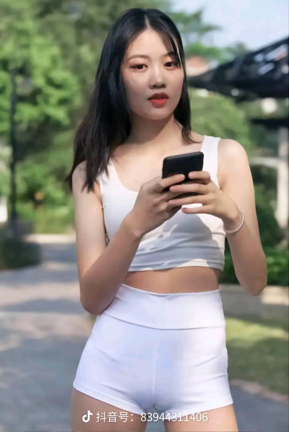 猪饲料ya微密圈私房惊艳视听盛宴，性感妩媚动感十足精美图集动感视频齐观赏