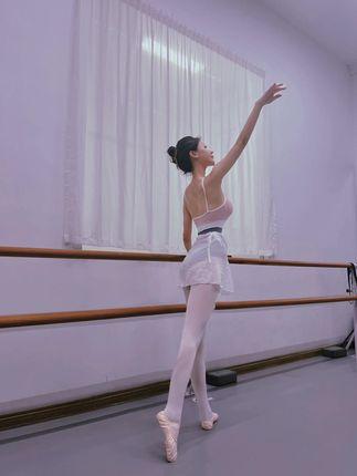 金希儿99年出生的健身网红小姐姐介绍,健康美与时尚的完美结合 金希儿99年出生的健身网红小姐姐介绍,健康美与时尚的完美结合