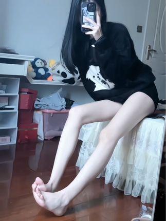 抖音颉颉与猫微密圈作品展示，完美身材与迷人颜值的时尚