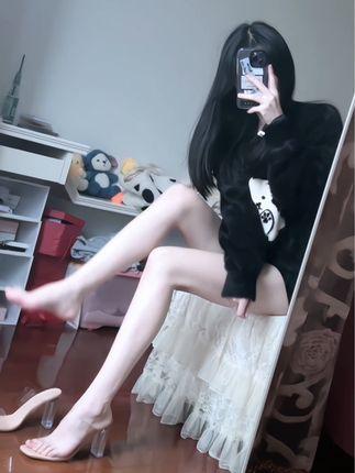 抖音颉颉与猫微密圈作品展示，完美身材与迷人颜值的时尚