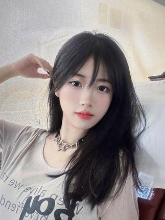 抖音颉颉与猫微密圈作品展示，完美身材与迷人颜值的时尚