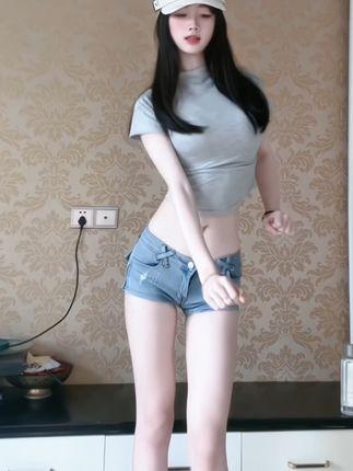 抖音颉颉与猫微密圈作品展示，完美身材与迷人颜值的时尚