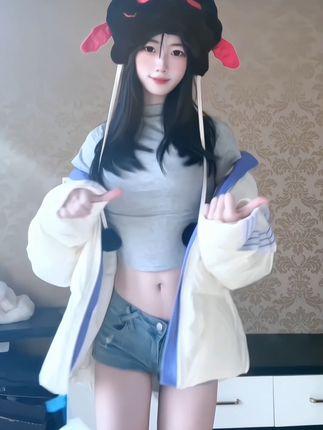 抖音颉颉与猫微密圈作品展示，完美身材与迷人颜值的时尚