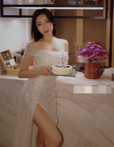 老牌网红果儿Victoria开通微密圈，老司机都懂！