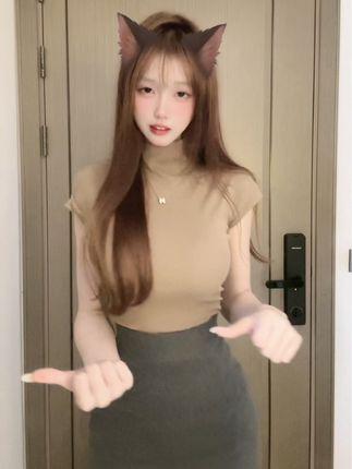 剁椒芋头UNI微密圈作品资源照片赏析，漫步花海散发出迷人的气息