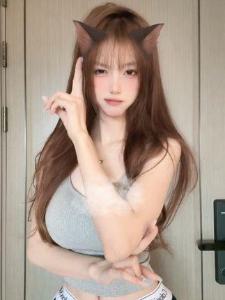 剁椒芋头UNI微密圈作品资源照片赏析，漫步花海散发出迷人的气息