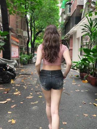 粉红吊带裙出镜！可可西yyy微密圈养眼写真合集发布