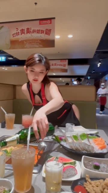 模特就是阿朱啊,紫色纱裙主题性感薄纱长裙 模特就是阿朱啊,紫色纱裙主题性感薄纱长裙