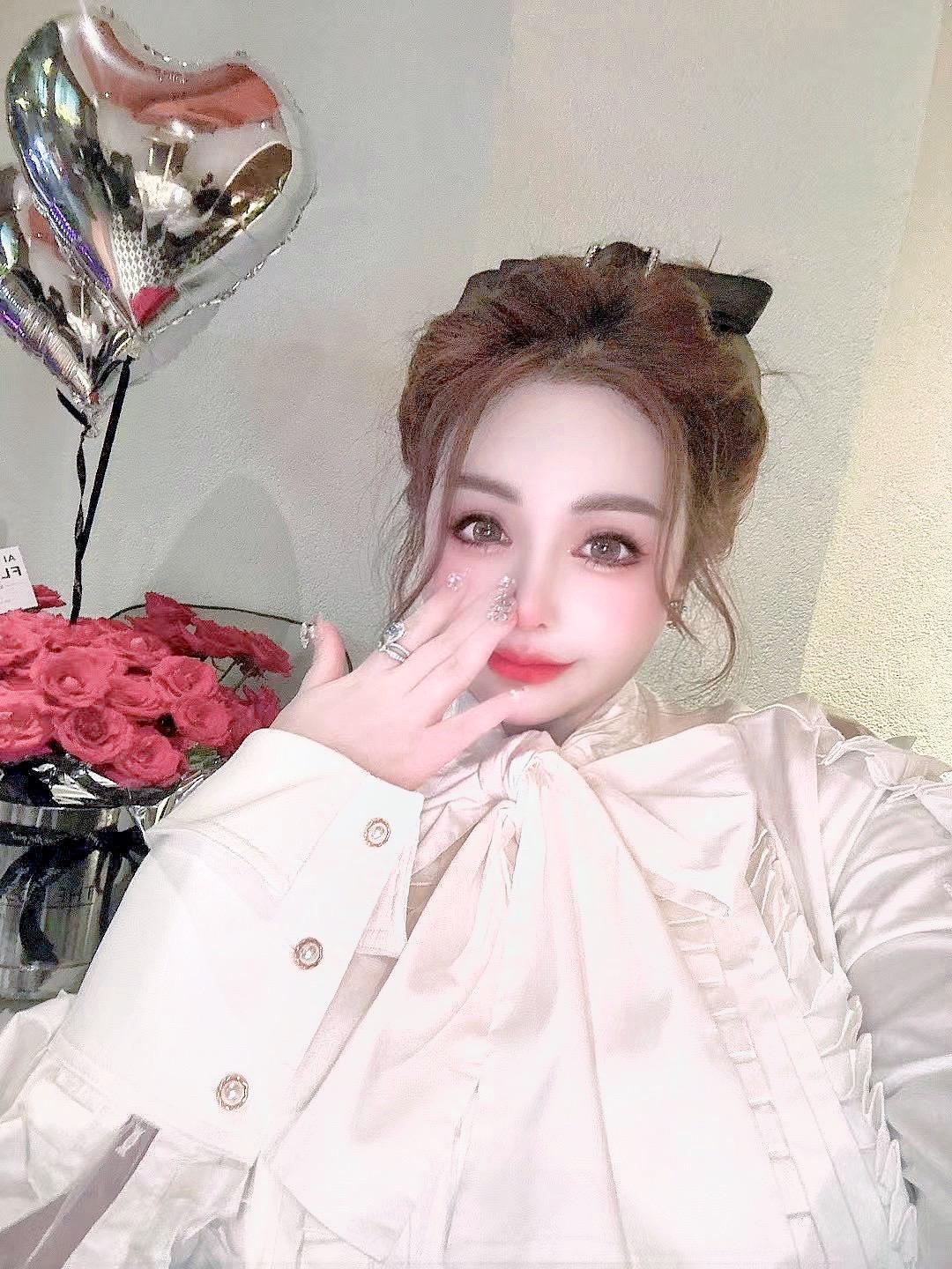 戴允祺微密圈作品照片展现超性感身材，引领自信与自爱之旅