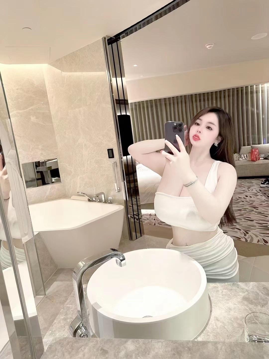 戴允祺微密圈作品照片展现超性感身材，引领自信与自爱之旅