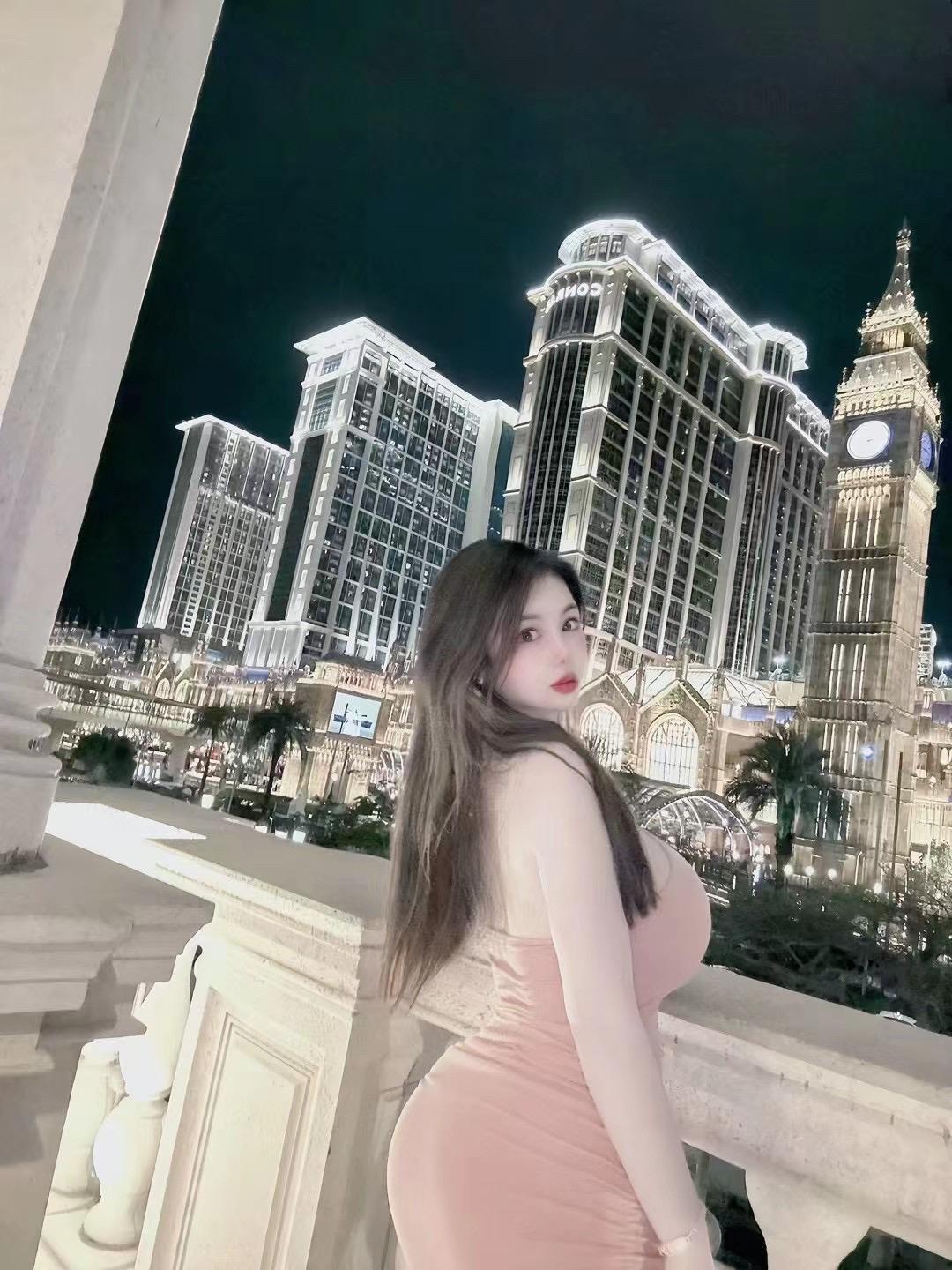 戴允祺微密圈作品照片展现超性感身材，引领自信与自爱之旅