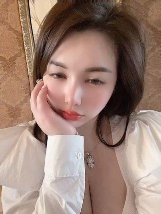 戴允祺微密圈作品照片展现超性感身材，引领自信与自爱之旅