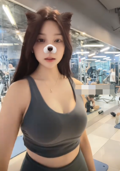 雪白的羊微密圈穿搭美图揭秘–健身与时尚的完美结合