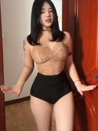 小U优优子维密作品合集赏析颜值与时尚的完美融合（小u优优子的微密圈作品解析）