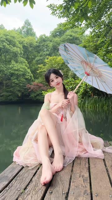 小萌子mmm微博微密圈展现苗条身材（小萌子微博密圈高清图片）