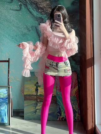 白日做梦微密圈作品资源揭秘独特穿搭风格，性感时尚引爆粉丝狂热