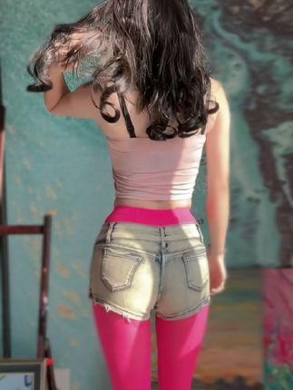 白日做梦微密圈作品资源揭秘独特穿搭风格，性感时尚引爆粉丝狂热