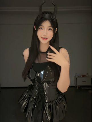 鱼鱼的榨汁杯店全新红色财兔服装穿搭太养眼了,值得一试 鱼鱼的榨汁杯店全新红色财兔服装穿搭太养眼了,值得一试