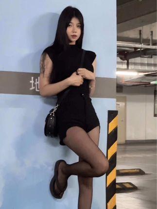 鱼鱼的榨汁杯店全新红色财兔服装穿搭太养眼了,值得一试 鱼鱼的榨汁杯店全新红色财兔服装穿搭太养眼了,值得一试