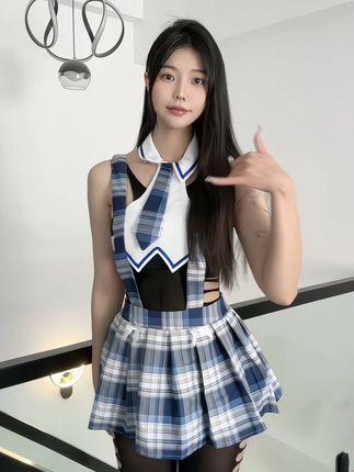 鱼鱼的榨汁杯店全新红色财兔服装穿搭太养眼了,值得一试 鱼鱼的榨汁杯店全新红色财兔服装穿搭太养眼了,值得一试