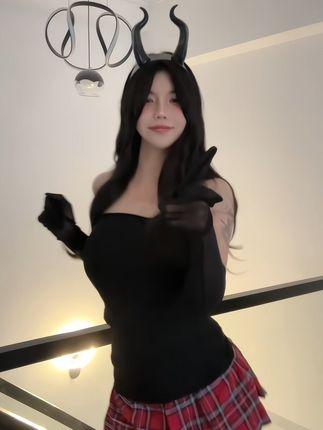 鱼鱼的榨汁杯店全新红色财兔服装穿搭太养眼了,值得一试 鱼鱼的榨汁杯店全新红色财兔服装穿搭太养眼了,值得一试