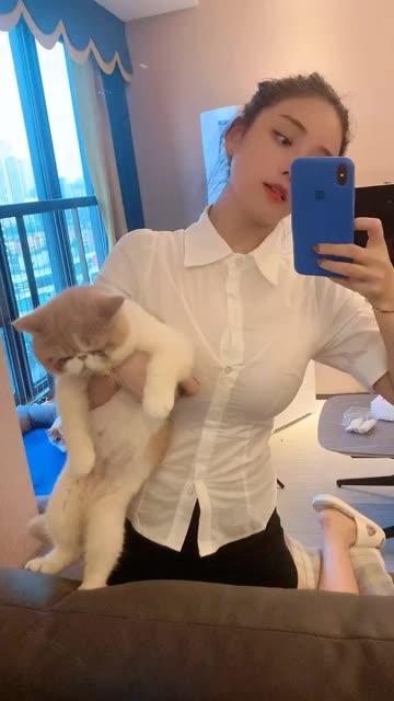 奶雯微密圈付费圈子作品合集，一网打尽私密诱人内容