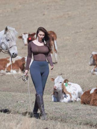 粉色情趣自拍，MIYA微密圈新作发布