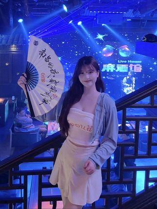 十万口草莓粥粥微密圈写真全集，最独家资源尽在此处