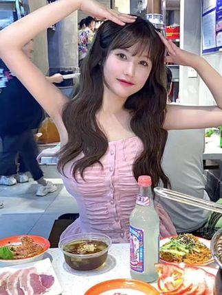 十万口草莓粥粥舰长微密圈作品合集，最具人气的图集视频