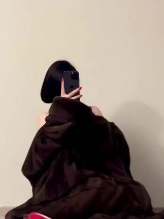 保守的二舅妈微密圈照片真实，展现女性魅力和品位