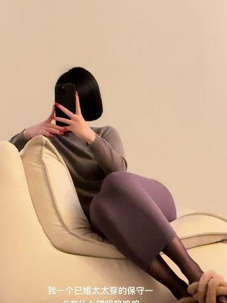 保守的二舅妈微密圈照片真实，展现女性魅力和品位