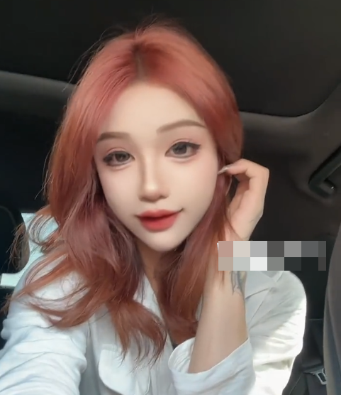 抖音甜妹本妹微密圈图片精选作品分享，纹身艺术型网红？